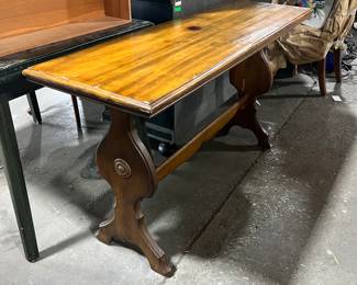 BEAUTIFUL WOODEN SOFA/HALL TABLE