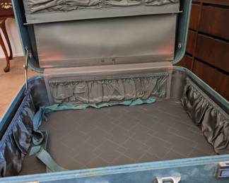 Skyway suitcase interior.