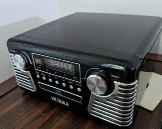 Combo CD, Record player and radio. 