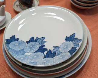 Misc Japanese dishware. 