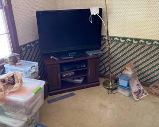 Flat Screen/ Floor lamp