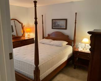 FOUR POSTER QUEEN BED