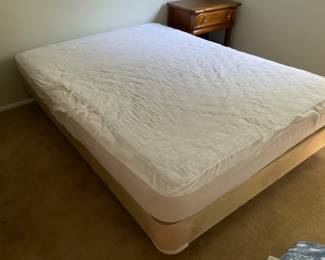 FULL SIZE BED