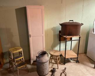 VINTAGE COLLECTIBLES , WOW