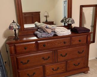 Broyhill 8 drawer dresser with Mirror