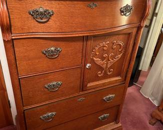 Lexington chest of drawers 