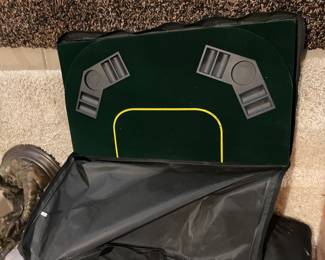 Portable poker table 