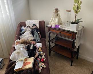 Lounge and side table 