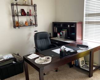 Desk and chair 
Decor