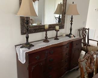 Buffet available 
Mirror and lamps sold