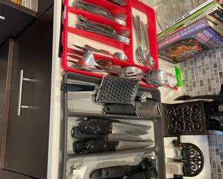 Silverware and knives 