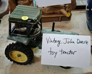 VINTAGE JOHN DEERE TOY TRACTOR