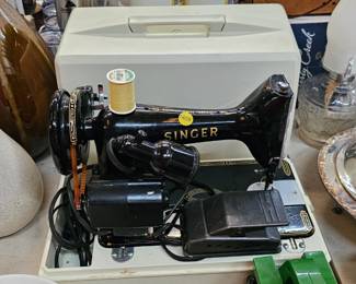 SINGER SEWING MACHINE