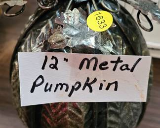 METAL PUMPKIN / FALL DECOR