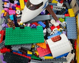LARGE TOTE OF LEGO
