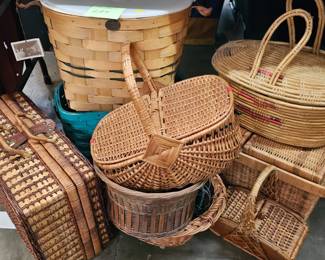 LOT OF BASKETS