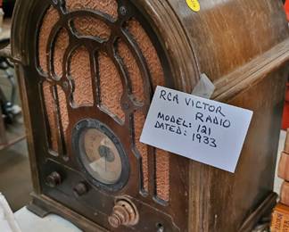 VINTAGE RCA VICTOR RADIO
