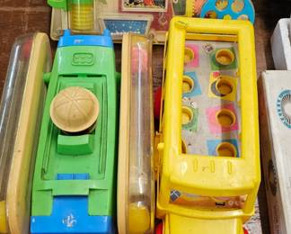 LOT OF VINTAGE TOYS