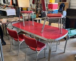VINTAGE CHROME KITCHEN TABLE AND CHAIRS RED