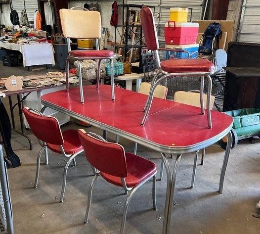 VINTAGE CHROME KITCHEN TABLE AND CHAIRS RED