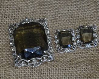 https://www.auctionninja.com/come-find-your-treasure/product/115-vintage-sarah-coventry-clip-earrings-brooch-pendant-smoky-quartz-few-rhinestones-missing--400081.html