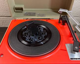 Gemeral Electric 1970's? Turntable--Old but --Looks like new?