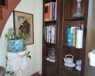 Bookshelves, pedestal 