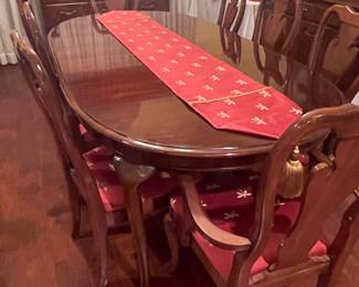 thomasville dining room set- table -2 leaves 8 chairs - lighted china cabinet-  and matching buffet too custom table runner goes with the table =it matches the chairs -