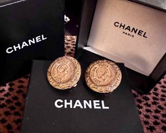 CHANEL EARRINGS CLIP ON