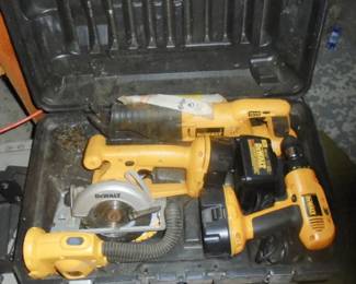 DEWALT 18V BATTERY TOOL KIT