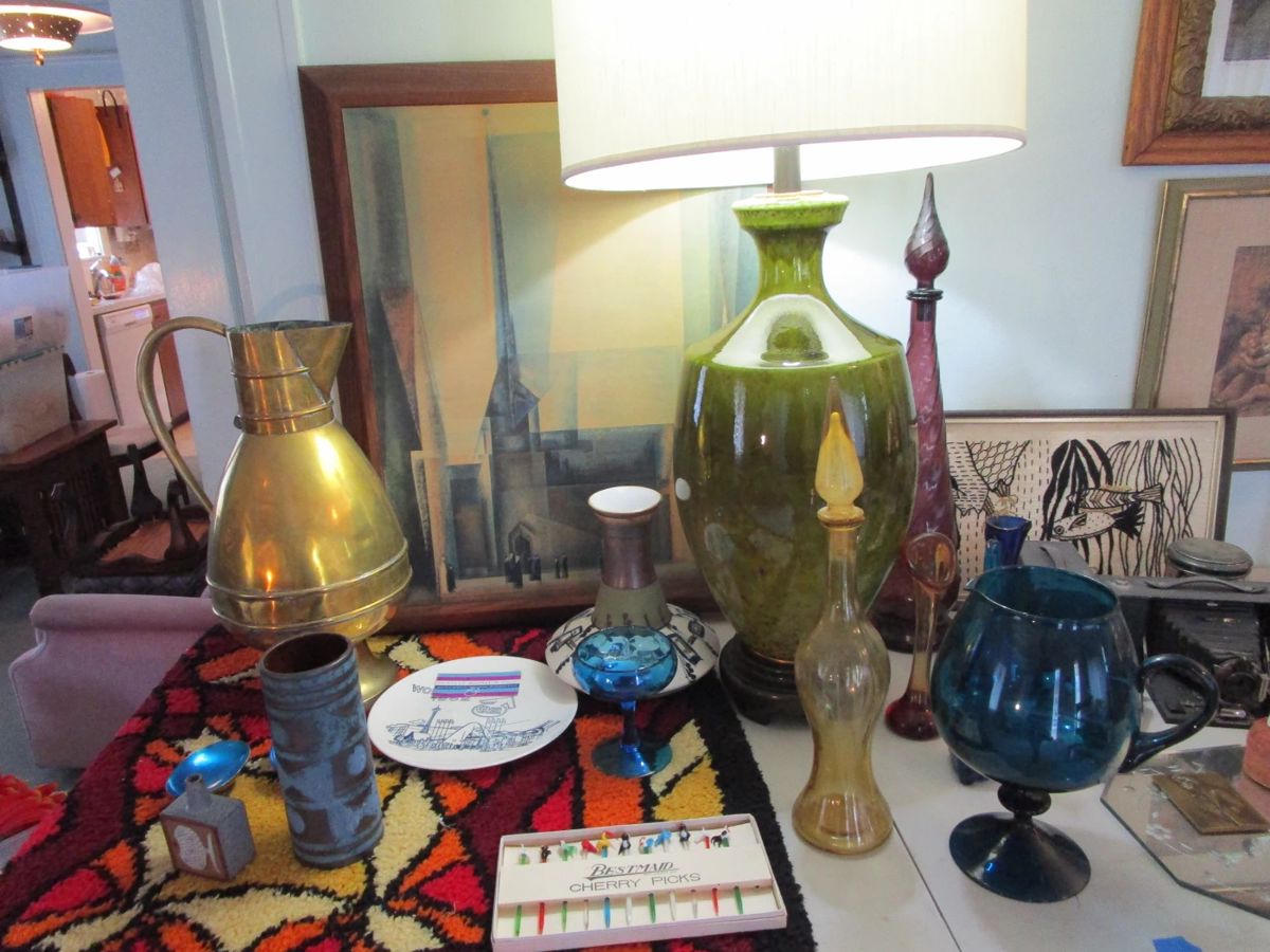 Mid Century Lamps, pictures, glassware and more