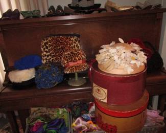 Vintage hats/hat boxes