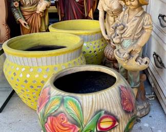 Planters & yard statues.