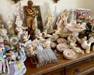 Various figurines - Italian.