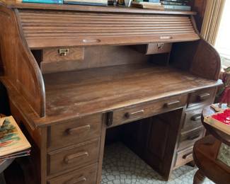 Roll top desk