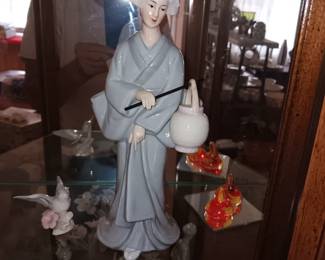 FIGURINE