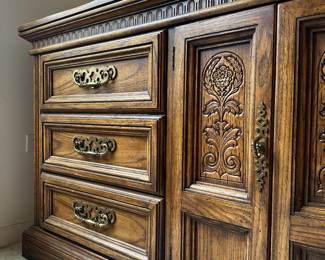 BUY IT NOW: $125 Burlington House Dresser and Mirrors