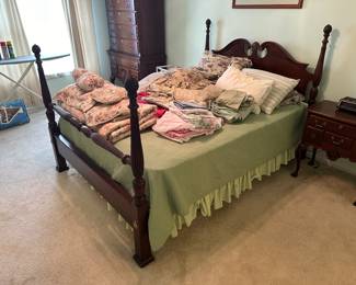 BUY IT NOW: $300 Queen Anne-style Queen Size Bed