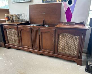 BUY IT NOW: $225 Vintage Zenith Stereo System