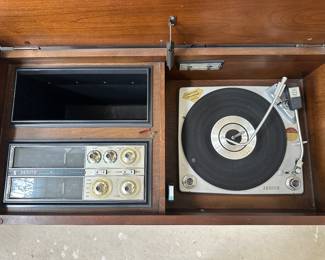 BUY IT NOW: $225 Vintage Zenith Stereo System