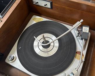 BUY IT NOW: $225 Vintage Zenith Stereo System