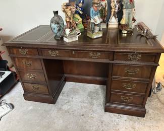 BUY IT NOW $150  Traditional Chippendale-Style Executive Desk 