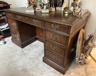BUY IT NOW $150  Traditional Chippendale-Style Executive Desk 