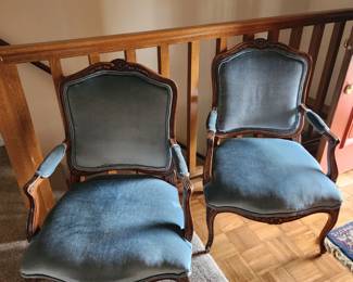 2 sitting chairs