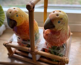 Macaws Parrot Salt & Pepper Shakers in Bamboo Holder