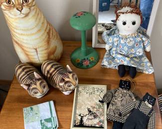 Lesley Anne Stuffed Cat Pillow/Door Stop, Green/Floral Design Hat Stand