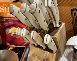 The Pioneer Woman White & Stainless Knife Set