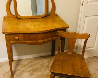 Antique vanity table matching chair.. small size perfect for child.$60