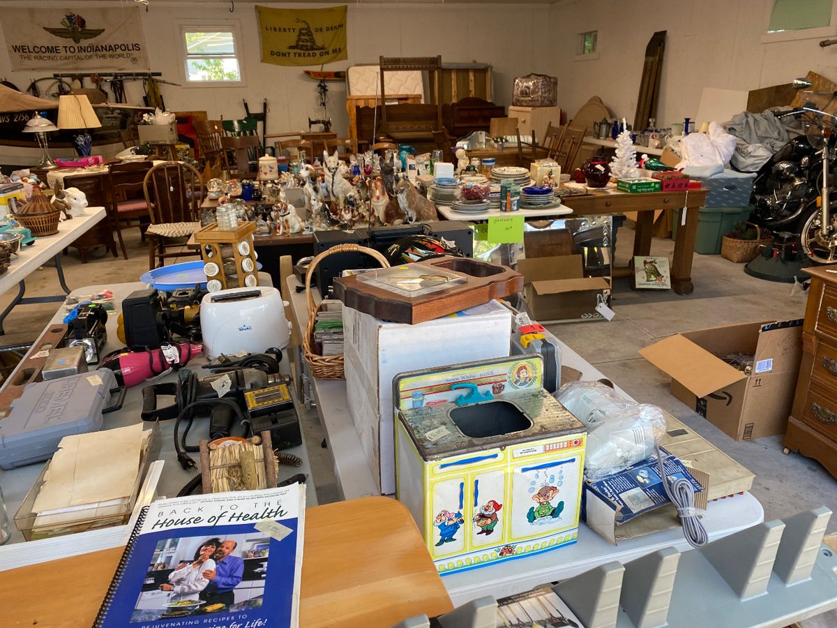 Estate sale with antiques in Waterford, WI starts on 9/15/2023