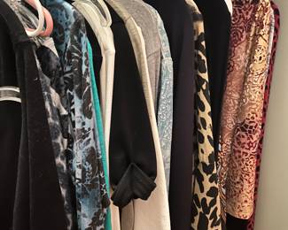 LOTS OF WOMEN'S CLOTHES